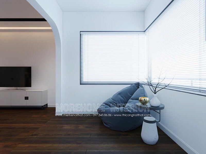 Sàn gỗ óc chó kết hợp cùng tường trắng đơn sắc giúp phòng ngủ master trở nên rộng hơn, thông thoáng hơn.